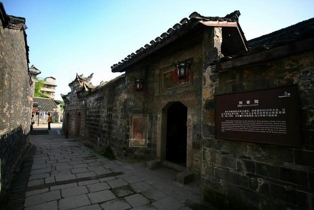 逃离荒凉之地